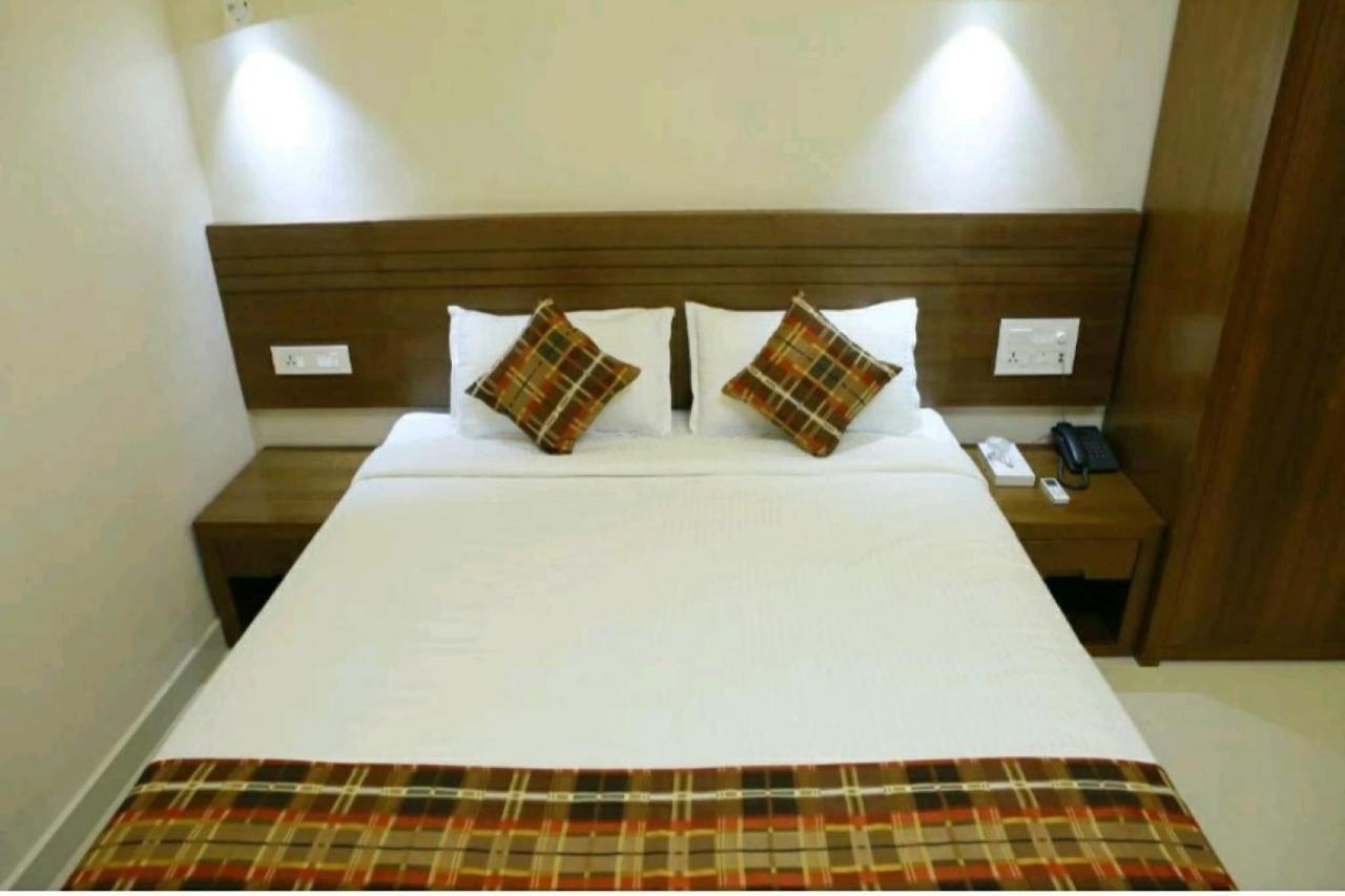 Prince Homestay & Restaurant Rudraprayāg Buitenkant foto